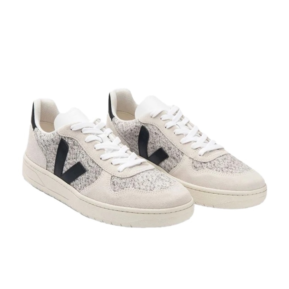 Barely worn Vejas size 9!!! V-10 FLANNEL- WHITE/SNOW